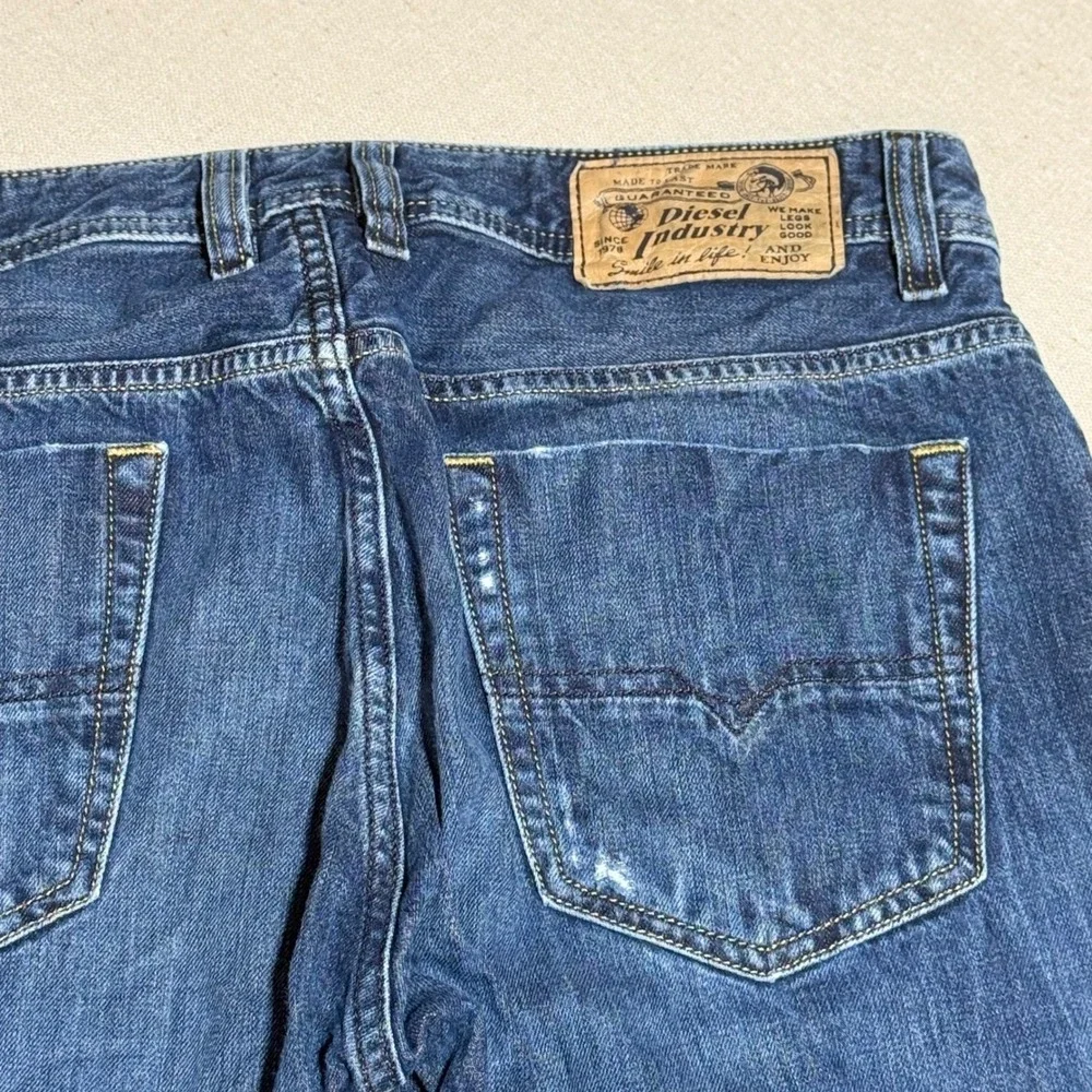 Diesel Viker Jeans Size 32x32 Regular Straight Medium Wash Blue Wash orm80